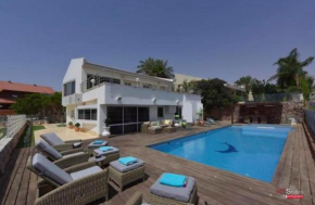 Villa with heated pool and Jacuzzi Sea View 300m Front of the Beach, Eilat